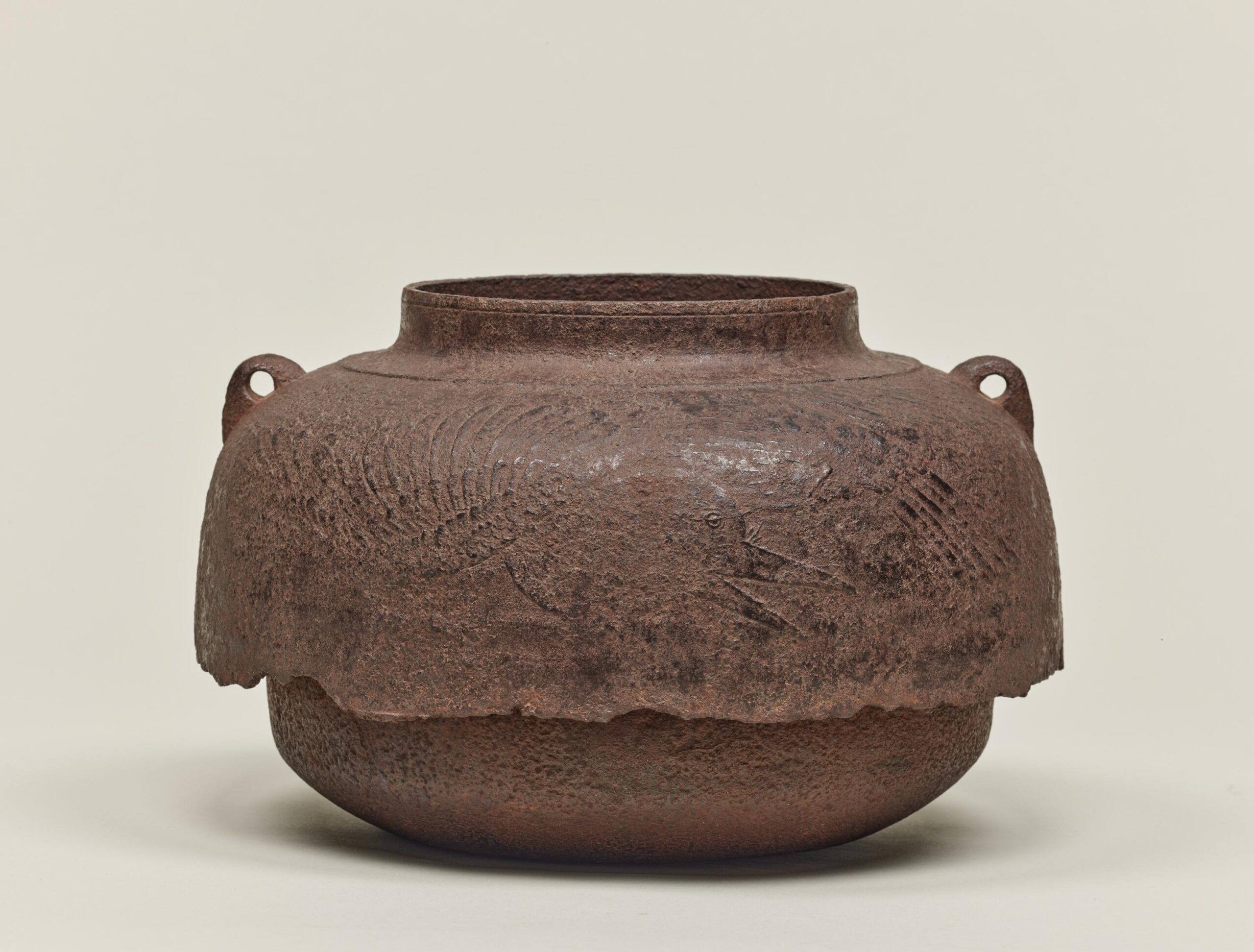 Kettle with bird design, inscribed Nuregarasu (Muromachi period)